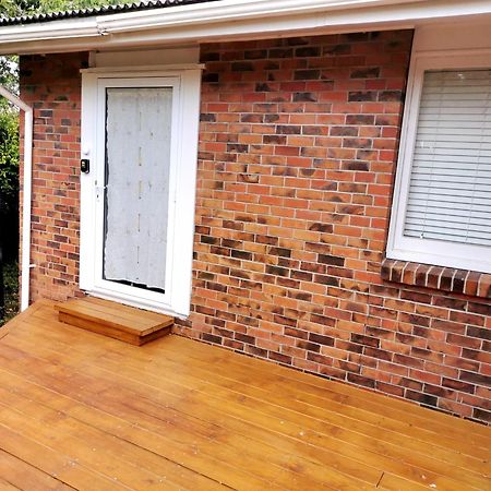Separate Entry Guest Room With Private Bathroom In Forrest Hill Auckland Kültér fotó